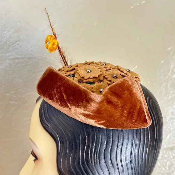 REFINED 1950's VELOUR & FELT "FLOWERS" COCKTAIL HAT